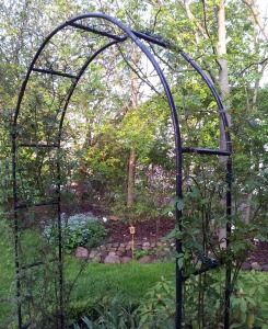 Rosenbogen ohne Rosen